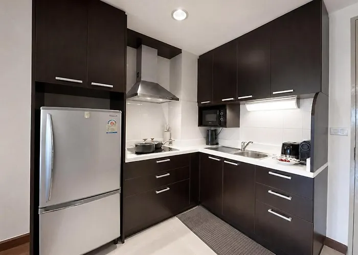 Near Bts L Spacious 57 Sqm L Work-friendly 曼谷