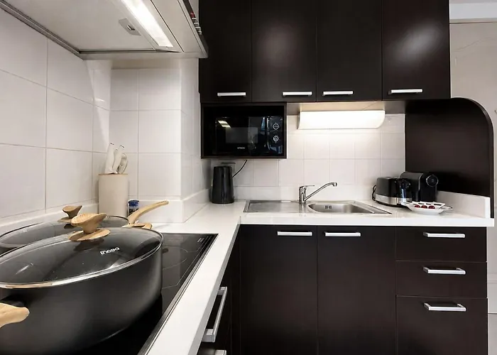 Near Bts L Spacious 57 Sqm L Work-friendly 曼谷
