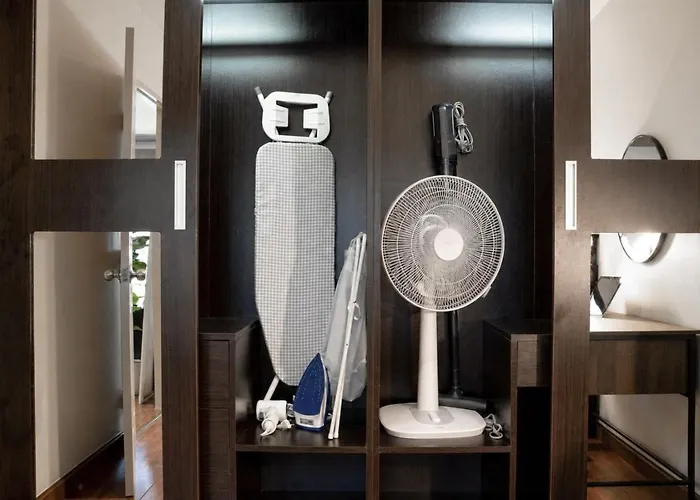 Near Bts L Spacious 57 Sqm L Work-friendly 公寓