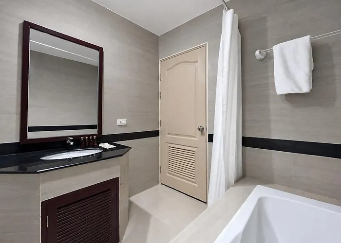 Near Bts L Spacious 57 Sqm L Work-friendly